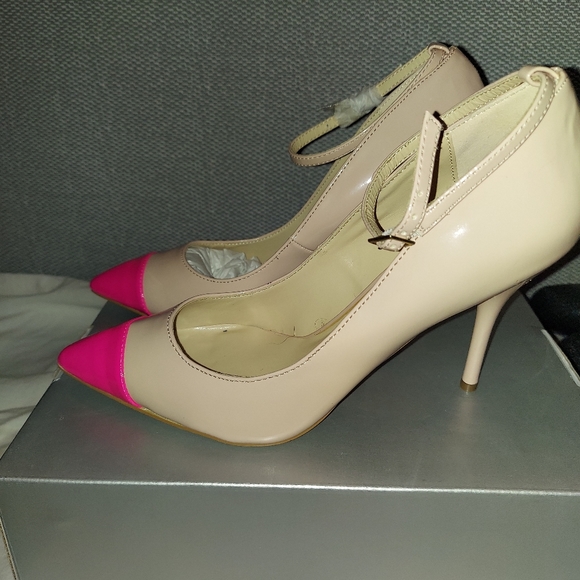 Pink toe heels - Picture 2 of 3